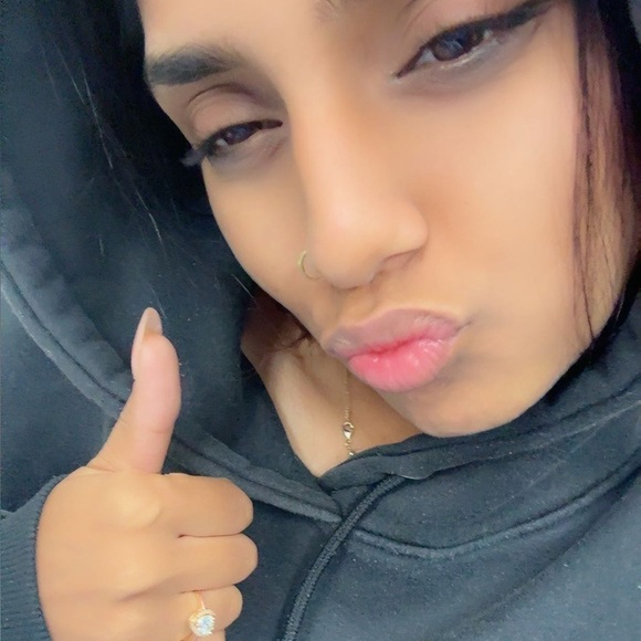 Meet your Posher, Warda - Picture 1 of 1